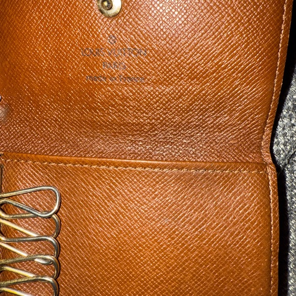 Vintage Authentic Louis Vuitton Monogram 6 Key Holder - Picture 7 of 10